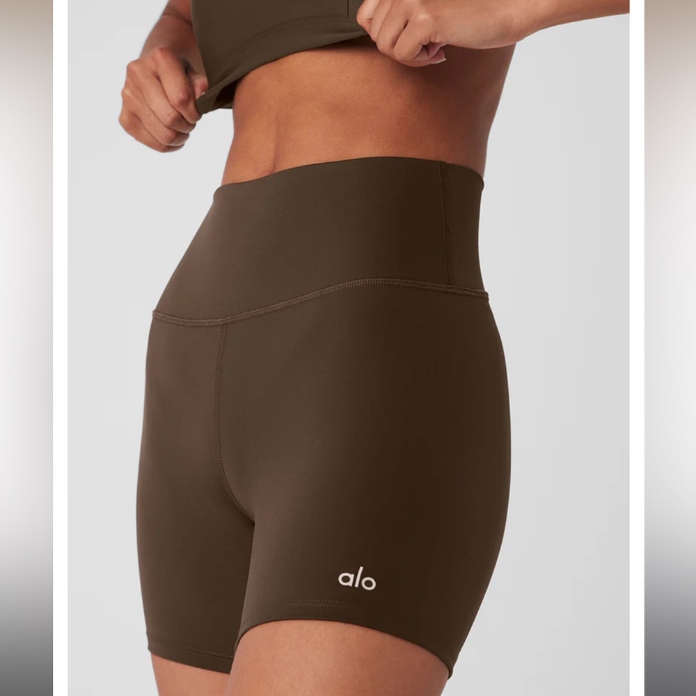 ALO Yoga Airlift Energy Shorts in espresso